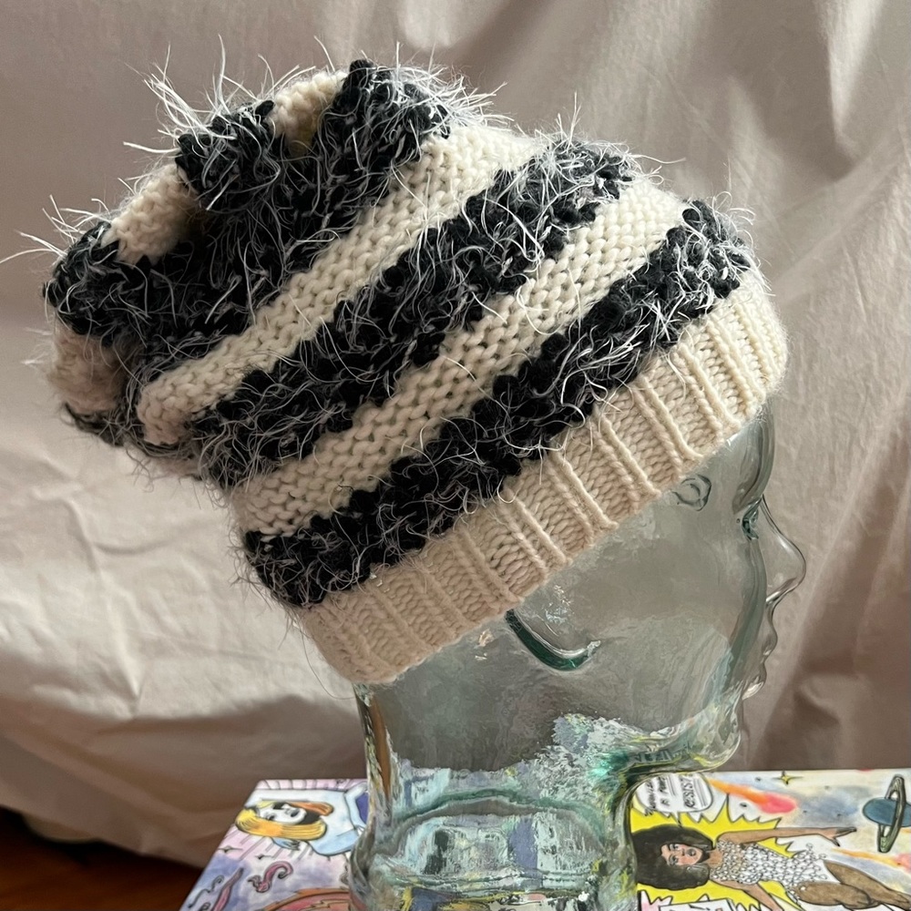 Anthropologie fuzzy hat. - Picture 1 of 4